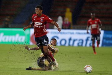 Medellín y Águilas Doradas abrieron la cuarta fecha de los cuadrangulares de Liga BetPlay, partido que estuvo detenido casi una hora por lluvia.

Foto:Diario AS Participación

Actualizado a 22 de noviembre de 2022 22:51 COT

Etiquetado en:
Independiente Medellin
Las Águilas Doradas
Liga Betplay
Dimayor
Fútbol

Medellín y Águilas Doradas abrieron la cuarta fecha de los cuadrangulares de Liga BetPlay, partido que estuvo detenido casi una hora por lluvia.