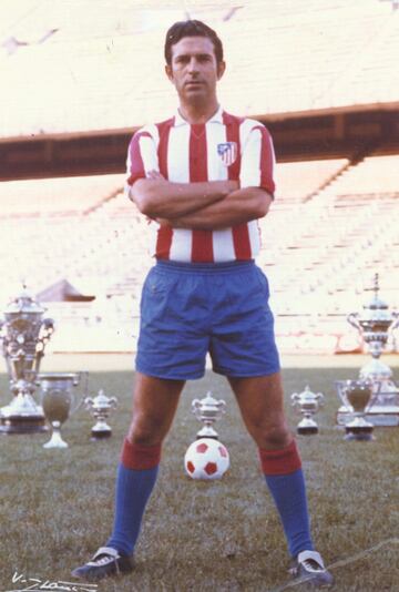 Jugaba como lateral derecho en el Atlético de Madrid, de 1958 a 1968, tiempo en el  que ganó una Liga y tres Copas del Generalísimo, así como la Recopa de Europa de 1962.