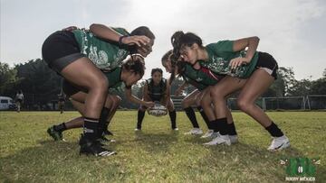 Jugadoras de Rugby femenino posan para la foto