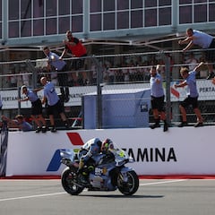 Aldeguer se gradúa y Márquez se rompe