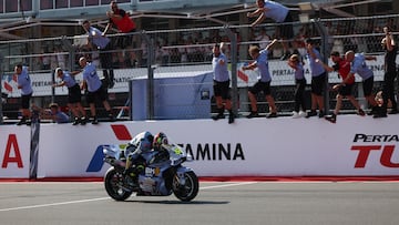 MotoGP - Indonesian Grand Prix - Mandalika International Street Circuit, Mandalika, Indonesia - October 5, 2025 BK8 Gresini Racing MotoGP's Fermin Aldeguer crosses the line to win the MotoGP race REUTERS/Willy Kurniawan