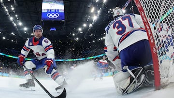 Check out today's schedule at the Winter Games featuring freestyle skiing, curling, bobsleigh, ice hockey and the closing ceremony.