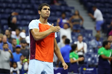 Histórica victoria  de Carlos Alcaraz ante Marin Cilic en los octavos del US Open. El español ha vencido 6-4, 3-6, 6-4, 4-6, 6-3. Jannik Sinner le esperará en cuartos de final.