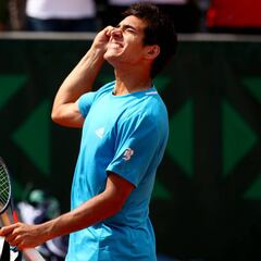 Garin demuestra su jerarquía y avanza en Roland Garros