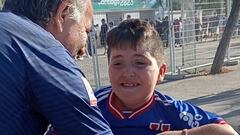 Un pequeño hincha de la U emocionó a todos con su visita al estadio: la escena es viral