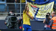 Marcos Mauro, del C&aacute;diz, celebra su tanto ante el Sporting.