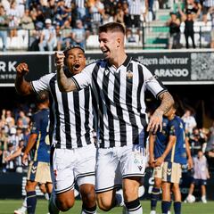 Raúl Sánchez hunde la cabeza al Tenerife