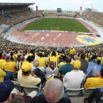 El Estadio de Gran Canaria se vestirá de gala para la ocasión y en los prolegómenos del partido la afición y club preparan un mosaico con 27.000 cartulinas amarillas y azules, que cubrirán todo el recinto grancanario. Desde la entidad se ha pedido ayuda a los aficionados para colocar las cartulinas desde las 8:00 horas para tenerlo todo preparado antes del crucial partido entre grancanarios y aragoneses.