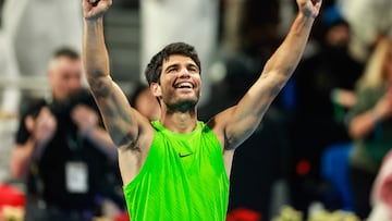 Carlos Alcaraz celebra su triunfo contra Arthur Filsen Doha.