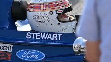 Casco de Jackie Stewart con la firma de Michael Schumacher.