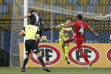 El Halcón González cerró los ojos en el achique y Palestino abrió la cuenta.