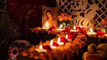 Descubre el significado de los elementos esenciales del altar de Día de Muertos.