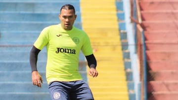 El futbolista mexicano poco a poco ha comenzado a integrarse al plantel, donde espera ganarse un puesto en el once titular y pelear por el título.
