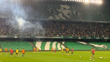 Los aficionados del Betis, en un entrenamiento del año pasado.