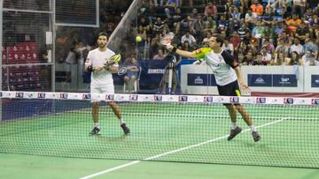 Sanyo Gutiérrez y Paquito Navarro, durante el Abierto de padel de Mendoza.