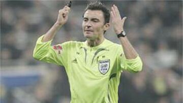 <B>TARJETAS.</B> La redacción que los árbitros realizan de las actas de los partidos provoca que Competición deje sin efecto las tarjetas amarillas.