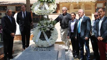 Ofrenda. Pachín, Sánchez Roselló, Pepe Jiménez, Juanito y Rubiñán.