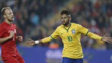 Neymar marc&oacute; dos goles en la victoria de Brasil ante Turqu&iacute;a.