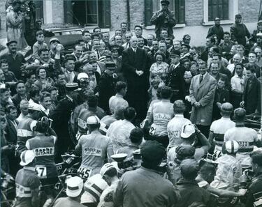 De Gaulle, a pie de ruta: "Estoy confuso, el Tour para por mí"