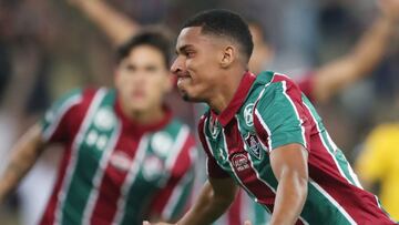 Marcos Paulo celebra un gol con Fluminense.