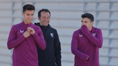 Quique recupera a Jordán y Acuña, pero pierde a Rakitic y Gudelj