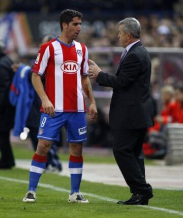 Raúl García con Javier Aguirre en 2007.