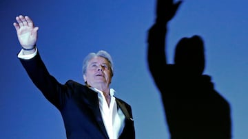 Alain Delon cumple su última voluntad y es enterrado junto a sus perros