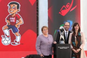 En La Moneda se realizó el lanzamiento del Trophy Tour del Mundial Sub 17. El trofeo recorrerá distintas ciudades de Chile.