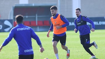 Moi Gómez junto a Iker Muñoz en un entrenamiento anterior.