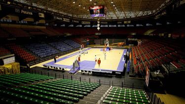 10/01/08 baloncesto PAMESA VALENCIA entrenamiento PABELLON FONTETA LA FUENTE DE SAN LUIS