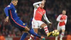 Alexis y Arsenal siguen en caída tras perder con Manchester