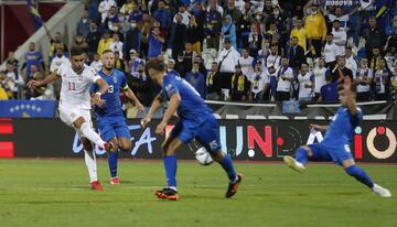 0-2. Ferrán Torres marca el segundo gol.