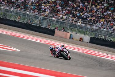Jorge Martín iba líder de la carrera, con bastante ventaja respecto al resto, y tuvo la desgracia de caerse en la curva 12 del circuito y acabar así con su liderato tanto en la carrera, como en el mundial, ya que Bagnaia ahora le aventaja en 18 puntos.