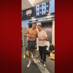 ¡Nadie se quiso perder su firma! Astro del LA Galaxy repartió autógrafos a compañeros