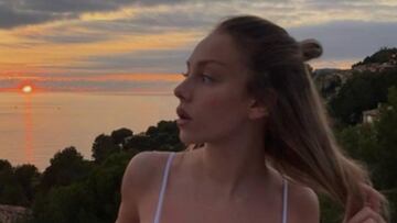 Ester Expósito arrasa en Instagram con un posado en ba?ador en pleno diciembre