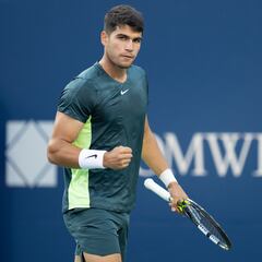 Alcaraz remonta con oficio ante Hurkacz para llegar a cuartos