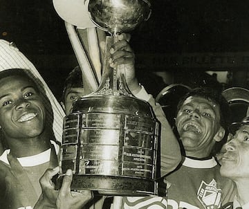 20 jugadores colombianos se coronaron campeones de la Copa Libertadores  1989 con Atlético Nacional