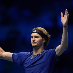 Zverev se crece y echa a Djokovic de las ATP Finals
