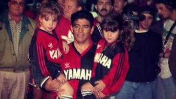 En 1993, Maradona regresó a su natal Argentina para formar parte de las filas del Newell's Old Boys.