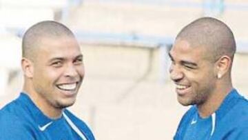 <b>CAMBIO DE CROMOS. </b>Ronaldo y Adriano pueden intercambiar sus camisetas este verano.