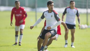 Oswaldo Alanís fue convocado por Almeyda en Chivas
