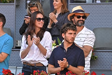 Los actores Iván Sánchez con Irene Esser y Álvaro de Juana.