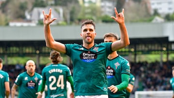 Álvaro Giménez, celebrando su gol al Huesca,