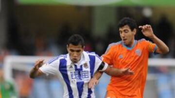 Jonathas deja a 16 puntos de la Champions a un triste Valencia