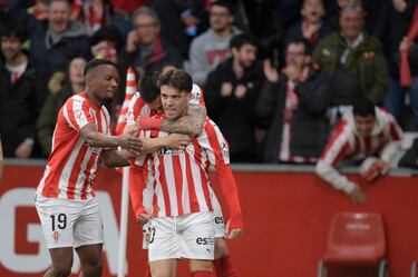 El equipo gijonés es propiedad de Alejandro Irarragorri, dueño del Grupo Orlegi. El mexicano es el presidente y accionista mayoritario del club asturiano.

