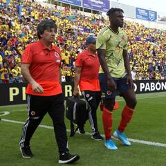 Duván Zapata se lesiona con la Selección Colombia frente a Chile