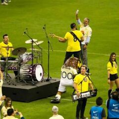 Tras polémica, América retira himno del centenario