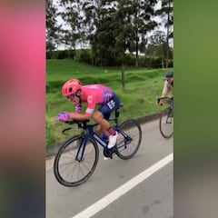 Un hombre se pone a rueda de una estrella y lo que sucedió ya es historia del ciclismo amateur