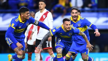 BUENOS AIRES, ARGENTINA - SEPTEMBER 11: Darío Benedetto of Boca Juniors celebrates after scoring the first goal of his team  during a match between Boca Juniors and River Plate as part of Liga Profesional 2022 at Estadio Alberto J. Armando on September 11, 2022 in Buenos Aires, Argentina. (Photo by Rodrigo Valle/Getty Images)