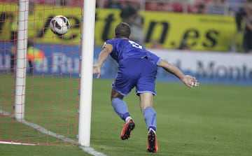 El 1 de junio de 2013 el Valencia visitaba el Pizjuán. Si ganaba se metía en la Champions tras un gran remontada con Valverde. El Sevilla le aguó la fiesta con cuatro goles de Negredo. Por el Valencia marcaron Banega y Soldado (2).